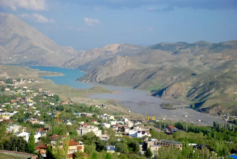 جاده‌های پیچ در پیچ لواسان