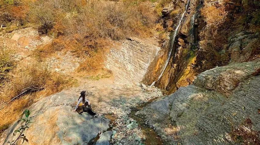 عکس روستای افجه، روستایی با دشت نارنجی