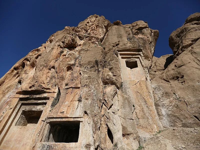 گور دخمهها کرمانشاه