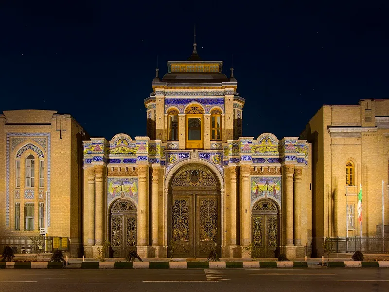 سر در باغ ملی