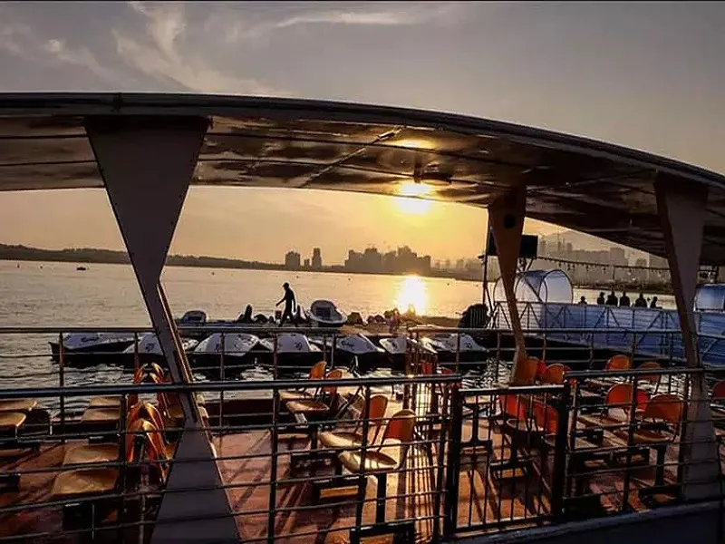 کافه‌ها و رستوران‌های دریاچه چیتگر تهران