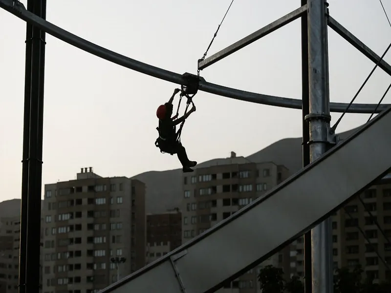 زیپ لاین دریاچه چیتگر