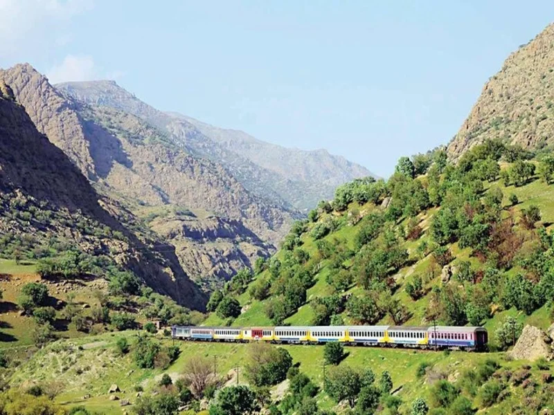قطار نسیم رجا