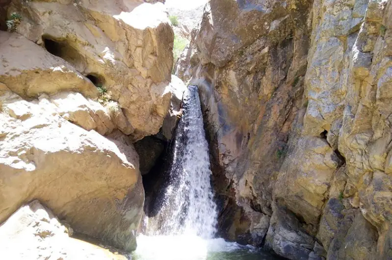 آبشار تیزاب تهران