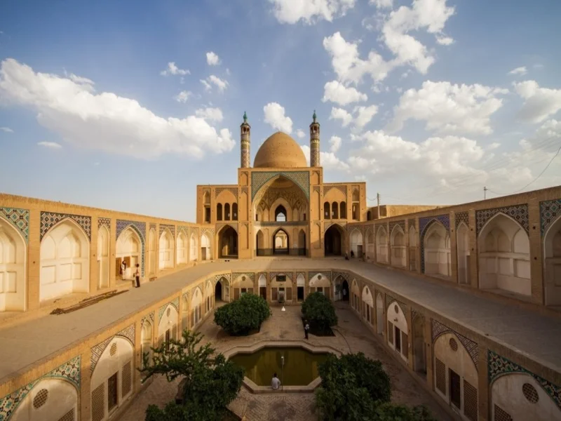 مسجد مدرسه آقابزرگ کاشان