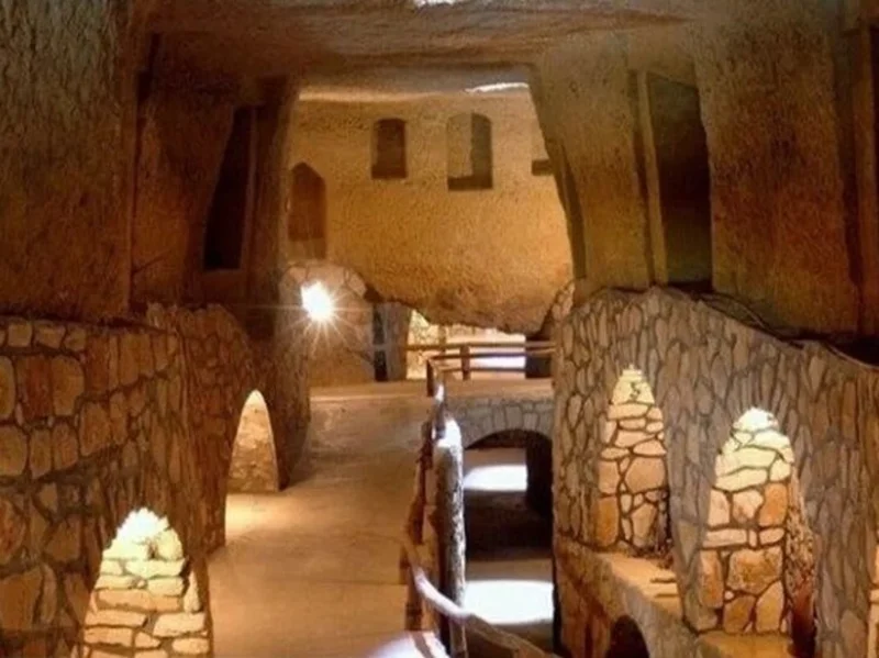 شهر زیرزمینی نوشآباد کاشان