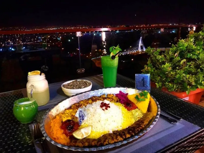 رستوران سنتی ایوان برج میلاد