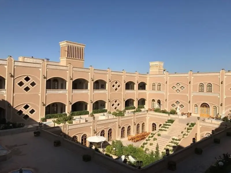 خانه لاریها یزد