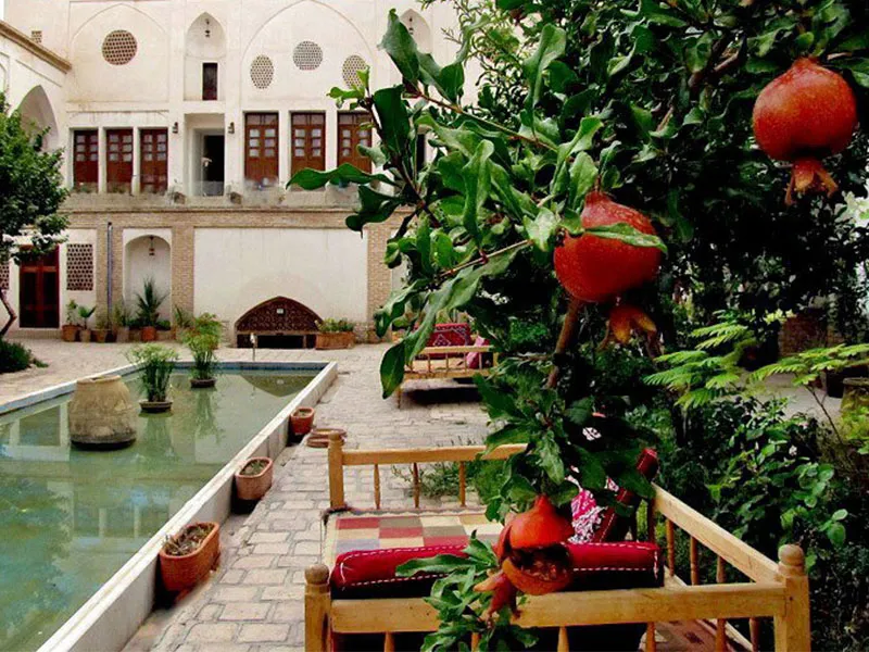 خانه احسانیها قمصر