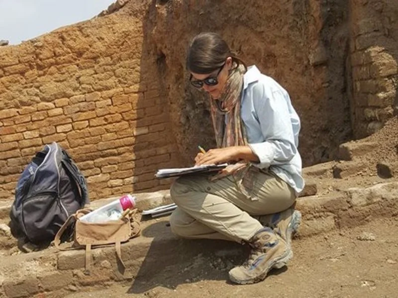 باستانشناس