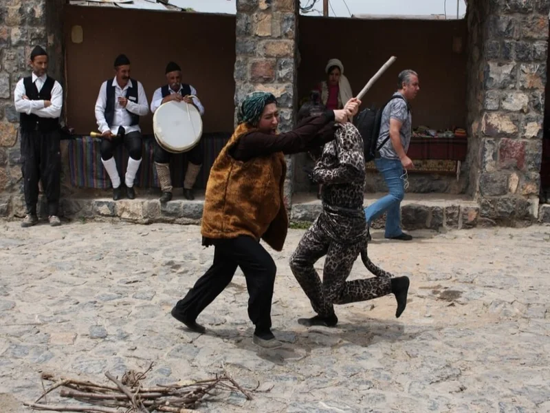 آداب و رسوم کندلوس