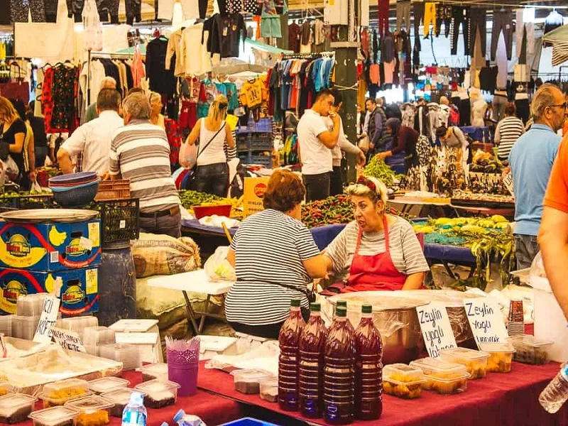 بازار و خیابان خرید کارشی یاکا ازمیر