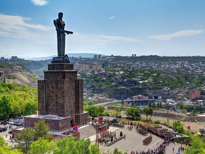 مجسمه مام ارمنستان