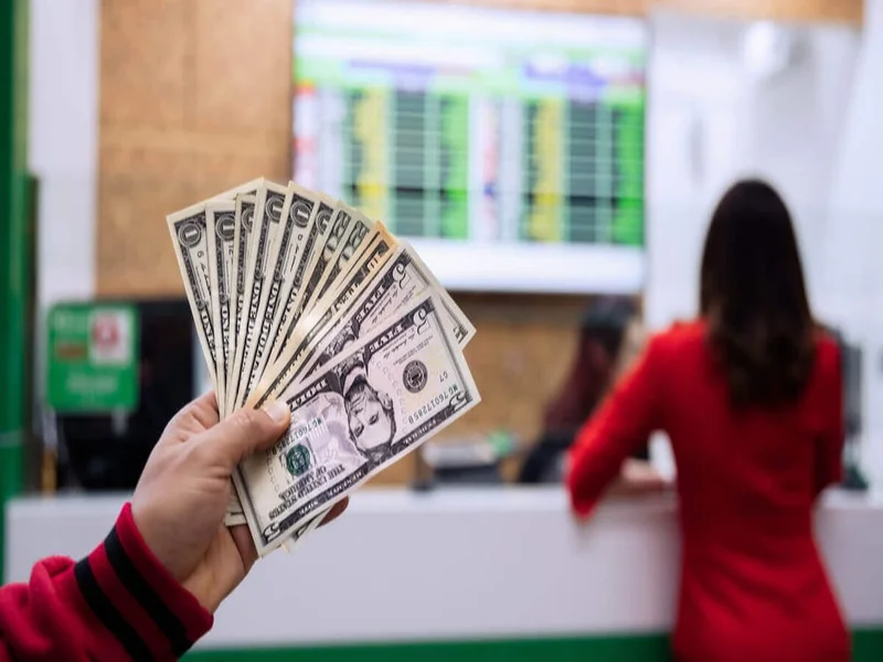 دریافت ارز در فرودگاه امام