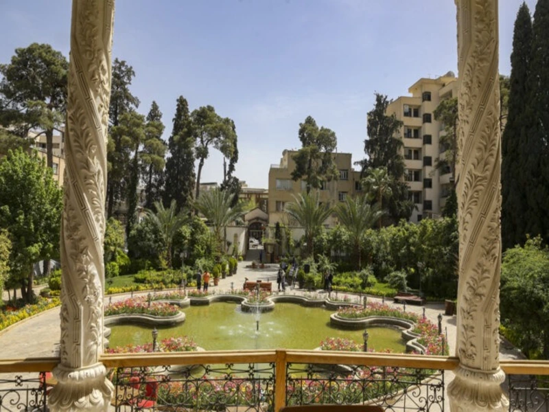 باغ و عمارت شاپوری شیراز