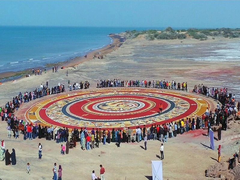 بهترین زمان سفر به هرمز از نظر خرید و شرکت در فستیوال‌ها