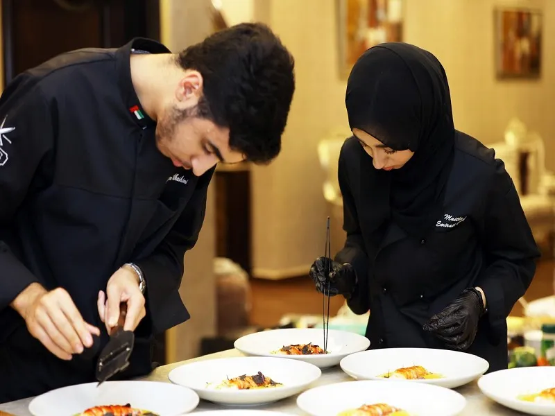 آشپزخانه ۲۴ ساعته و تیم حرفهای امارات