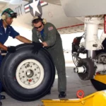 چرخ‌های هواپیما