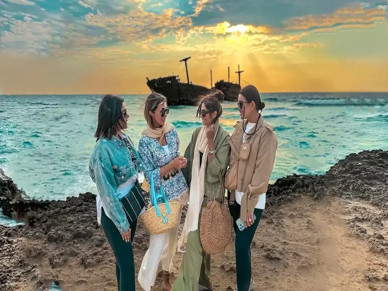 لباس مناسب کیش در پاییز