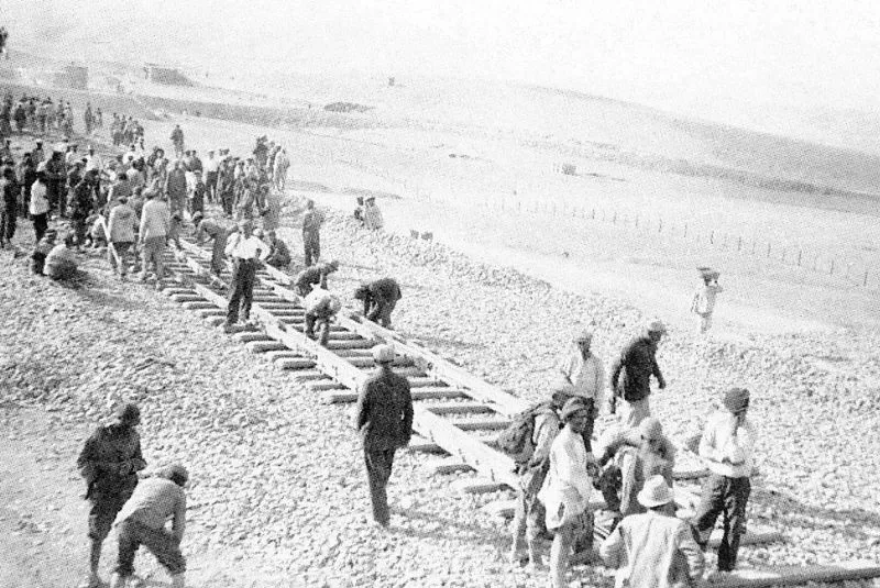 احداث راه‌آهن سراسری ایران