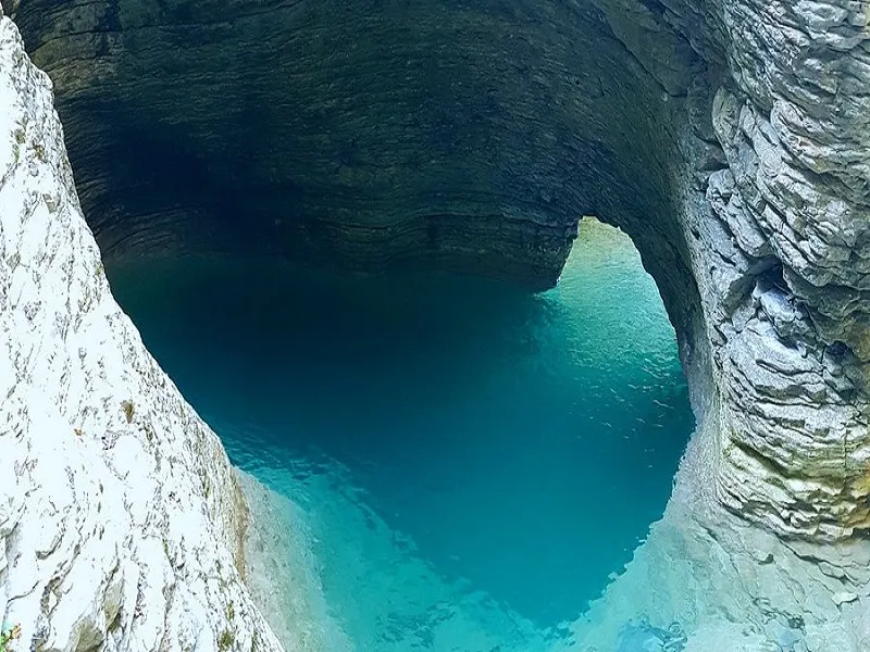 غار گروتو آزورا