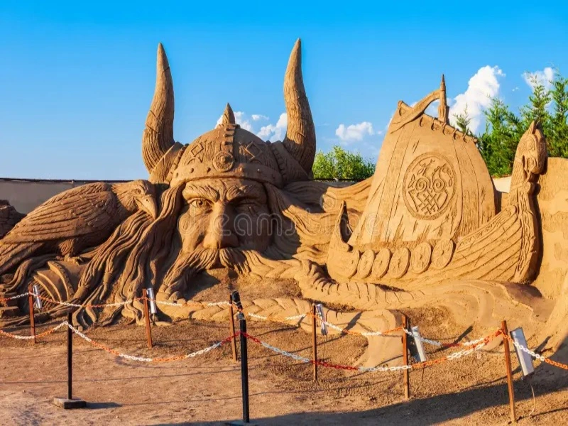 جشنواره سازههای شنی لارا