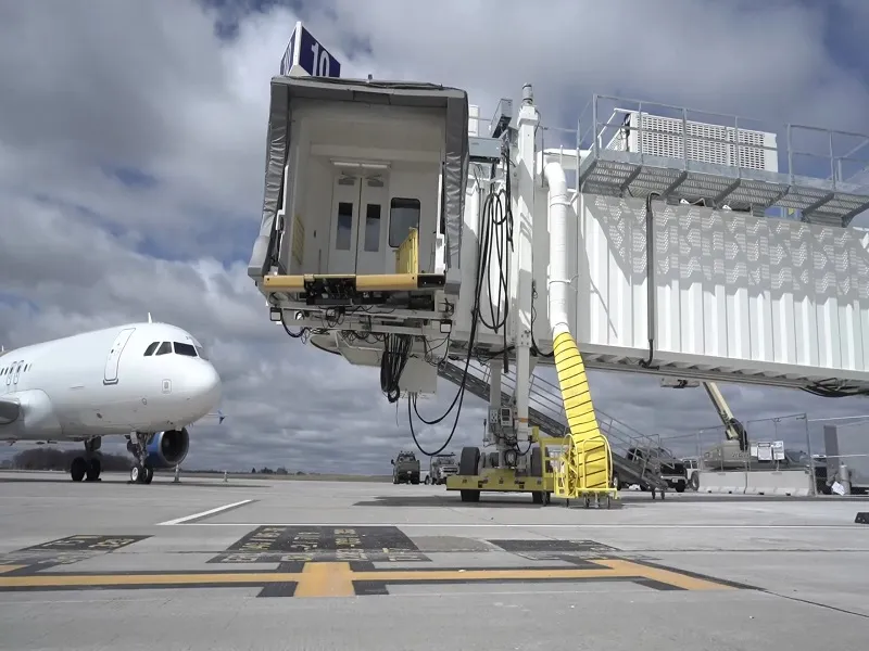 پل اتصال متحرک به هواپیما