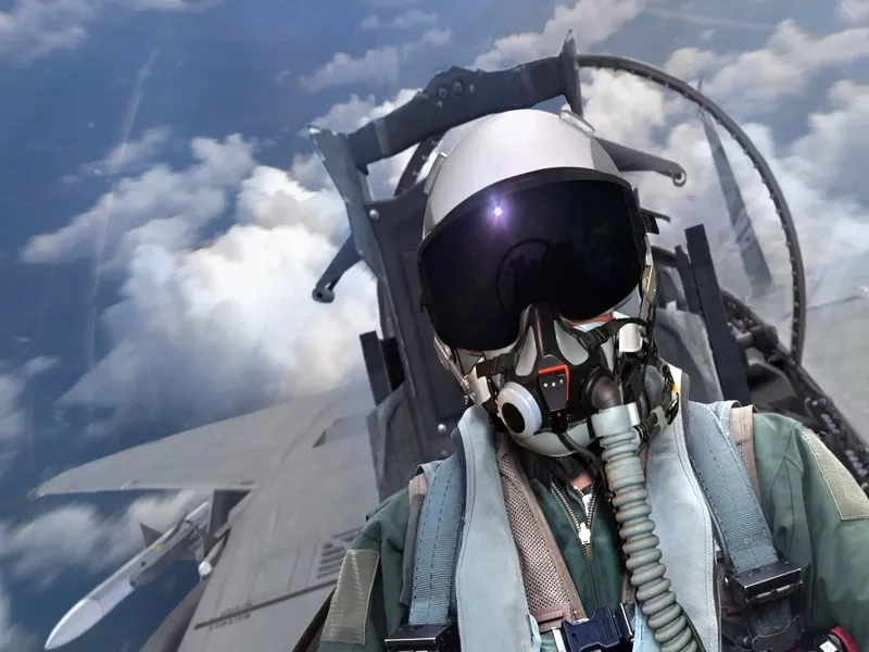 خلبان جنگنده