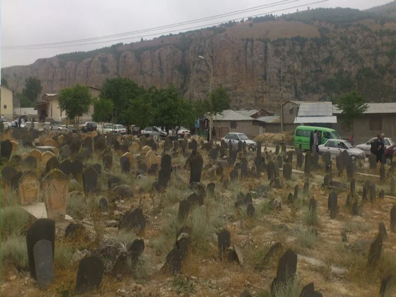گورستان سفیدچاه در نزدیکی بهشهر