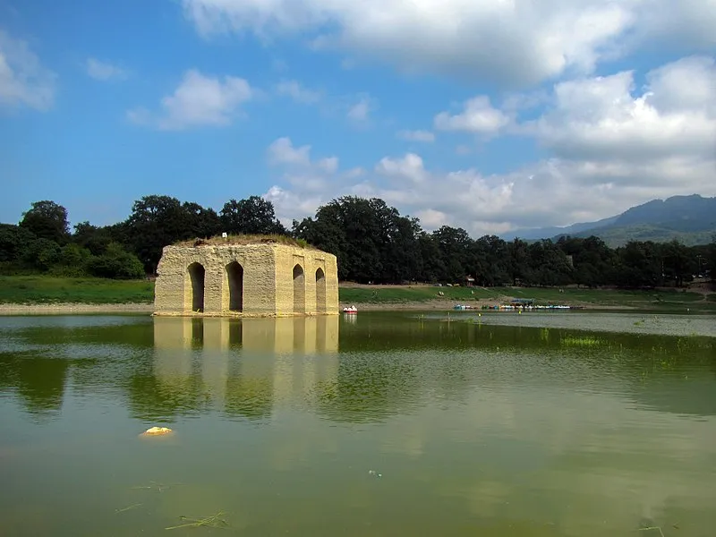 دریاچه عباس‌آباد