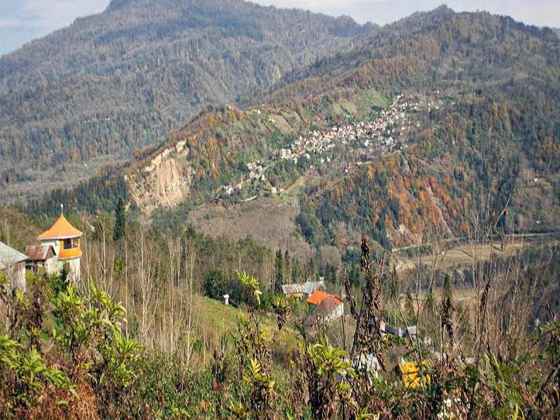 مناطق کوهستانی اطراف شیرگاه