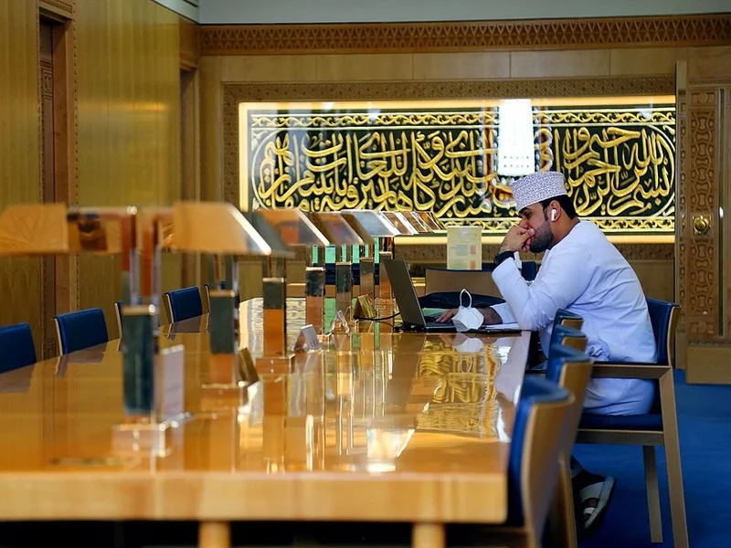 بخش‌های اصلی و امکانات مسجد سلطان قابوس