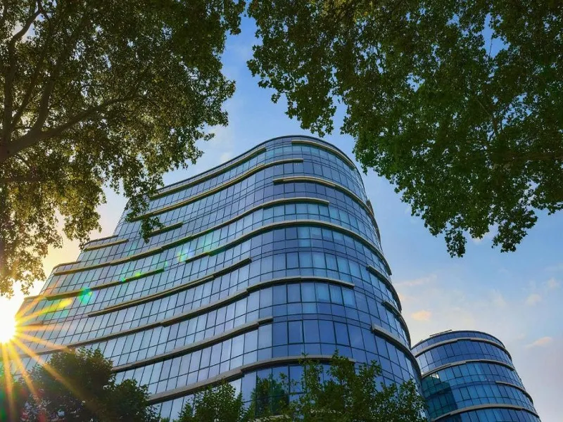 هتل پاراگراف فریدوم اسکوئر