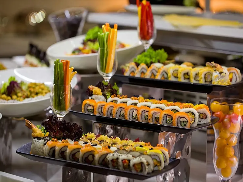 وعده‌های غذایی و میان‌عده‌ها درهتل آل و یوآل