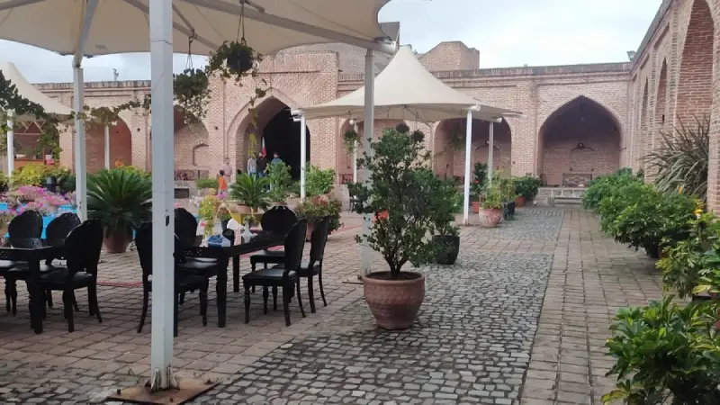 کاروانسرای شاه عباسی لات