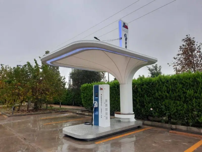 شارژ خودرو برقی در هتل اسپیناس آستارا