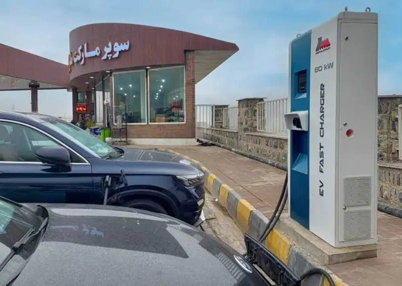 شارژ خودرو برقی در هتل ونوس پلاس نمکآبرود