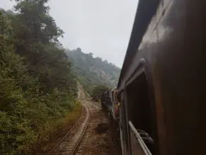 تصویر قطار سفیر ریل